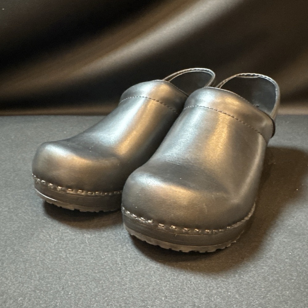 L.L.Bean Women's 9M Black Leather Professional Slip On Comfort Clogs Shoes - Picture 10 of 11